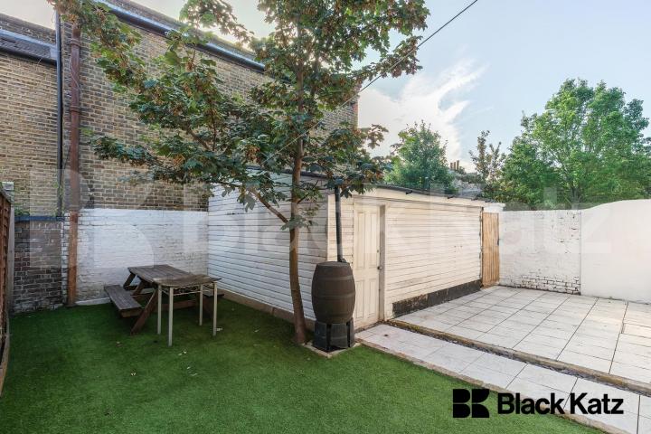 Charming 5-Bed Georgian Gem in SE15: Ideal for Students and Sharers Friary Road, Peckham